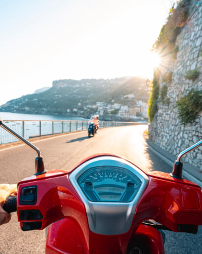 mit Moped unterwegs